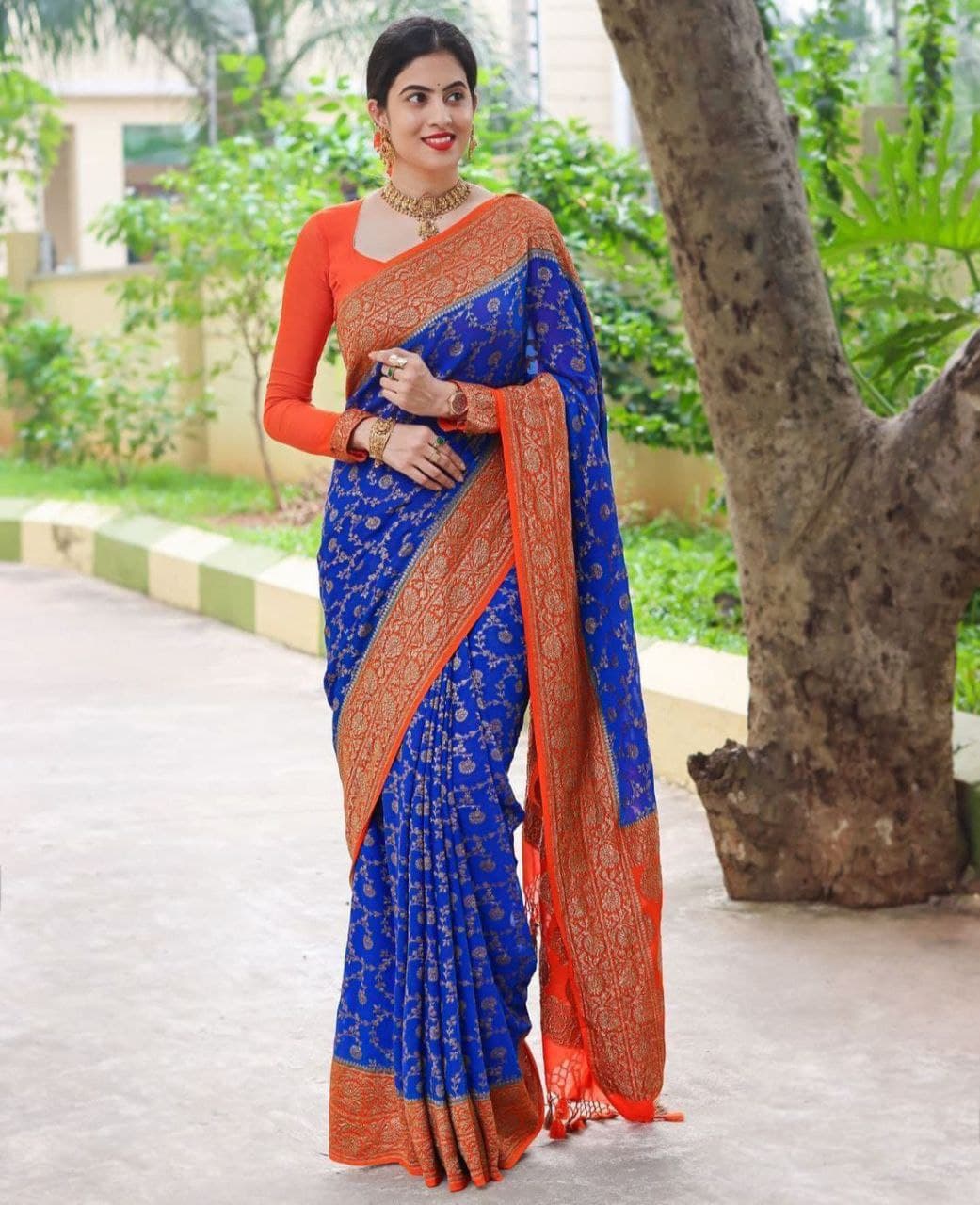 Sumptuously Royal Blue Soft Silk Saree With Fabulously Blouse Piece