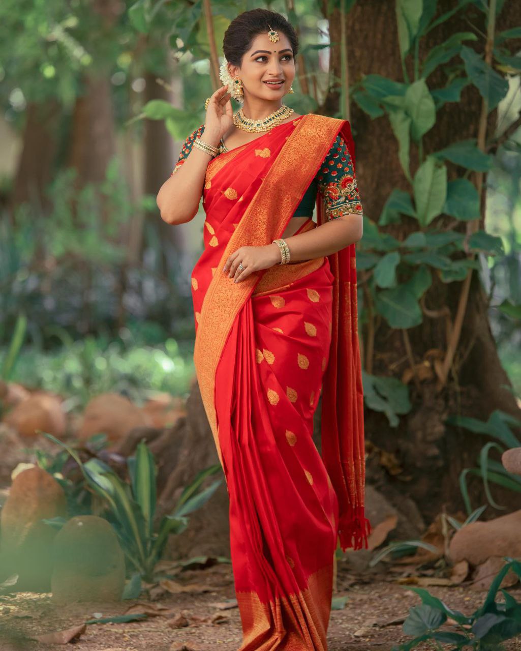 Exceptionally Red Soft Silk Saree With Two Divineness Blouse Piece