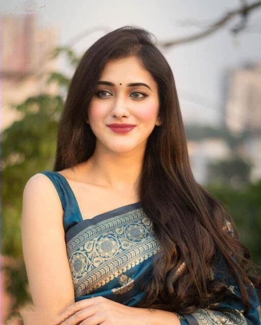 Snazzy Navy Blue Soft Silk Saree With Snazzy Blouse Piece