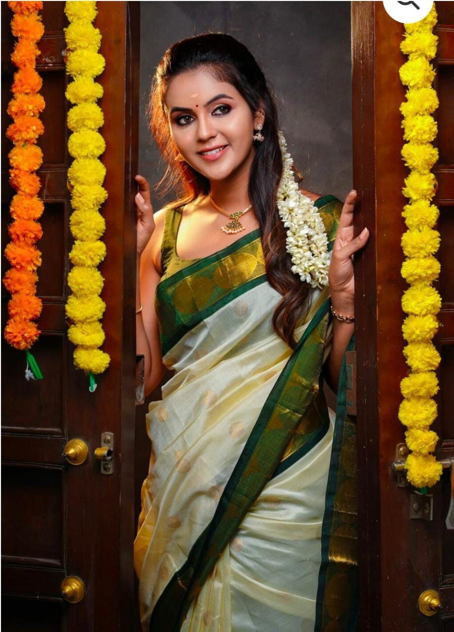 Confounding White Soft Silk Saree With Magnetic Blouse Piece