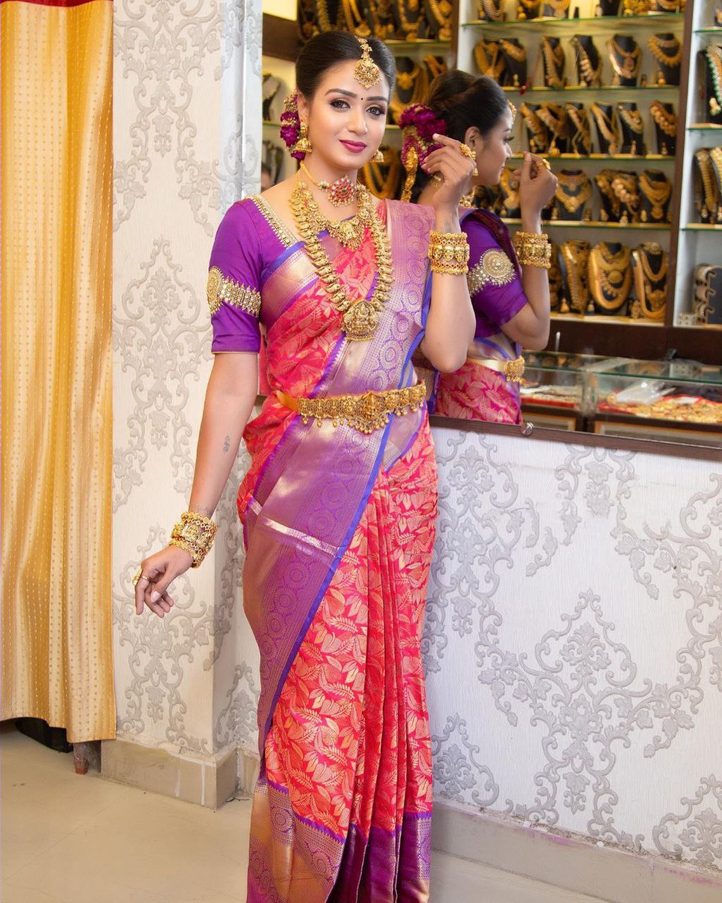 Bewitching Pink Soft Silk Saree With Smashing Blouse Piece