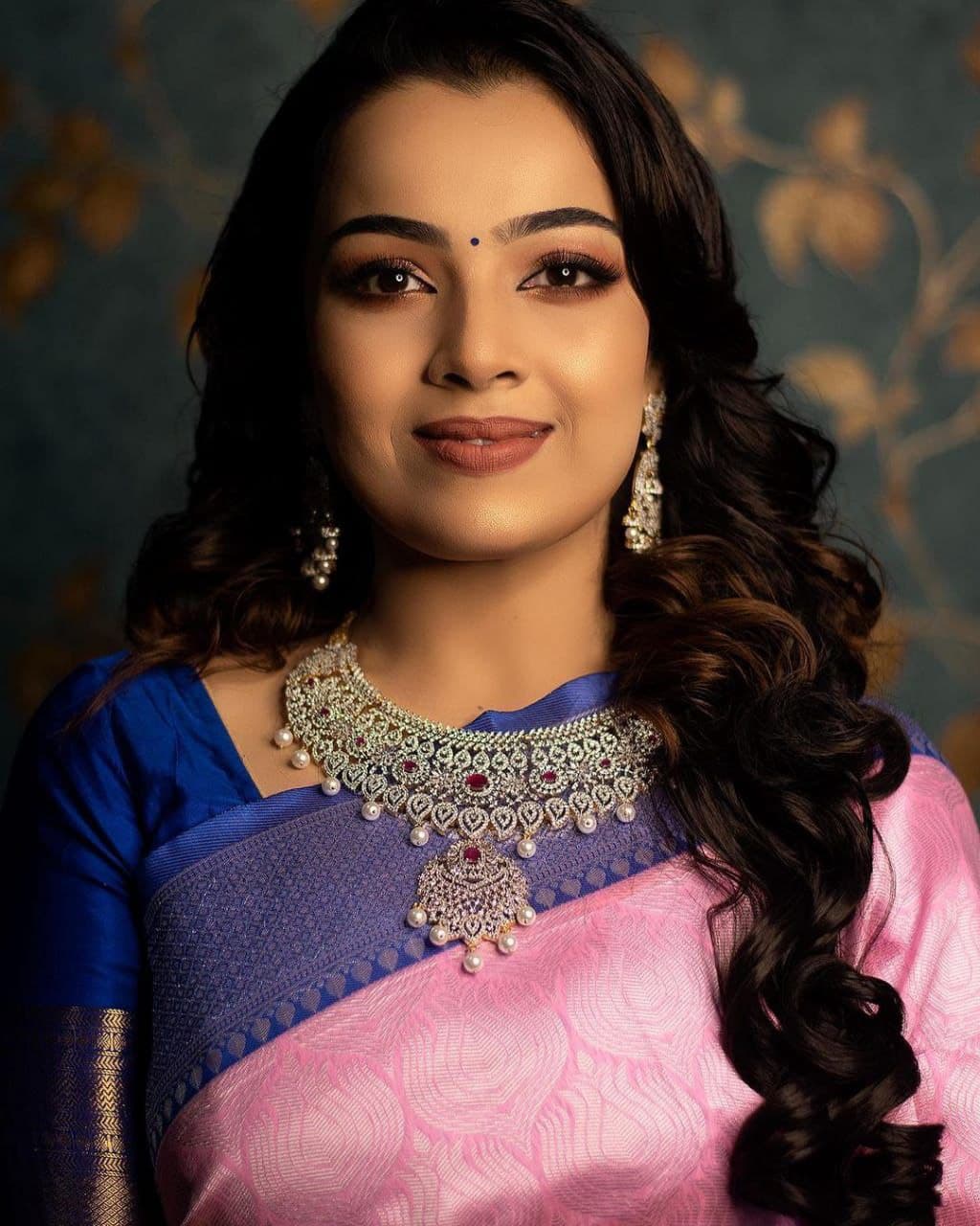 Supernal Light Pink Soft Silk Saree With Tempting Blouse Piece