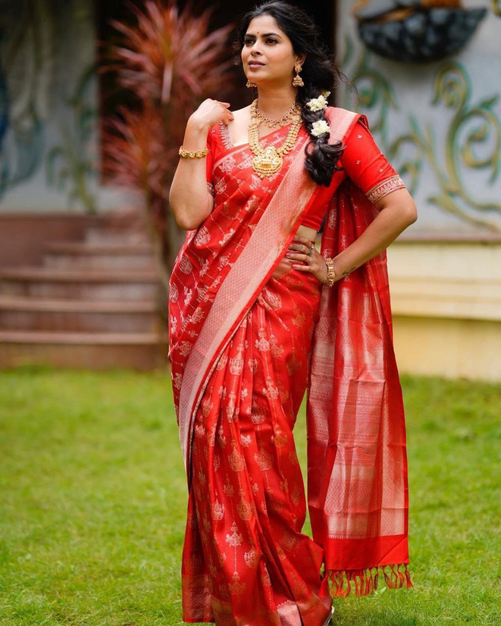 Appealing Red Soft Silk Saree With Cultured Blouse Piece