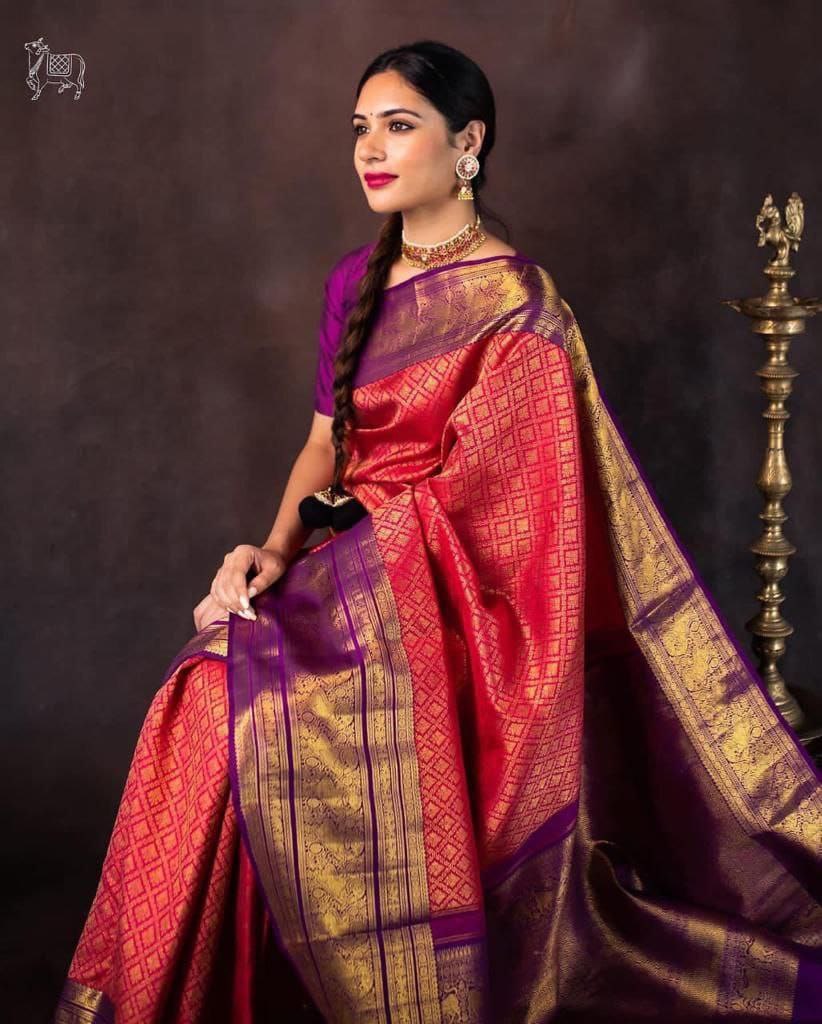 Enchanted Dark Pink Soft Silk Saree With Lovely Blouse Piece