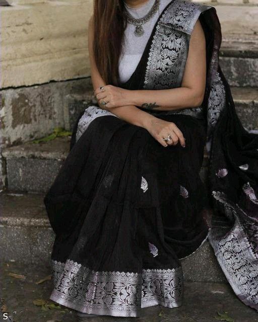 Eloquent Black Soft Silk Saree With Masterful Blouse Piece