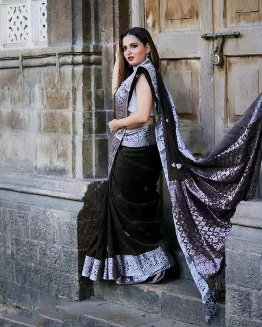 Eloquent Black Soft Silk Saree With Masterful Blouse Piece