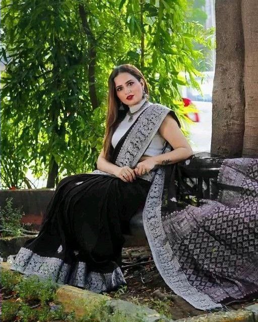 Eloquent Black Soft Silk Saree With Masterful Blouse Piece