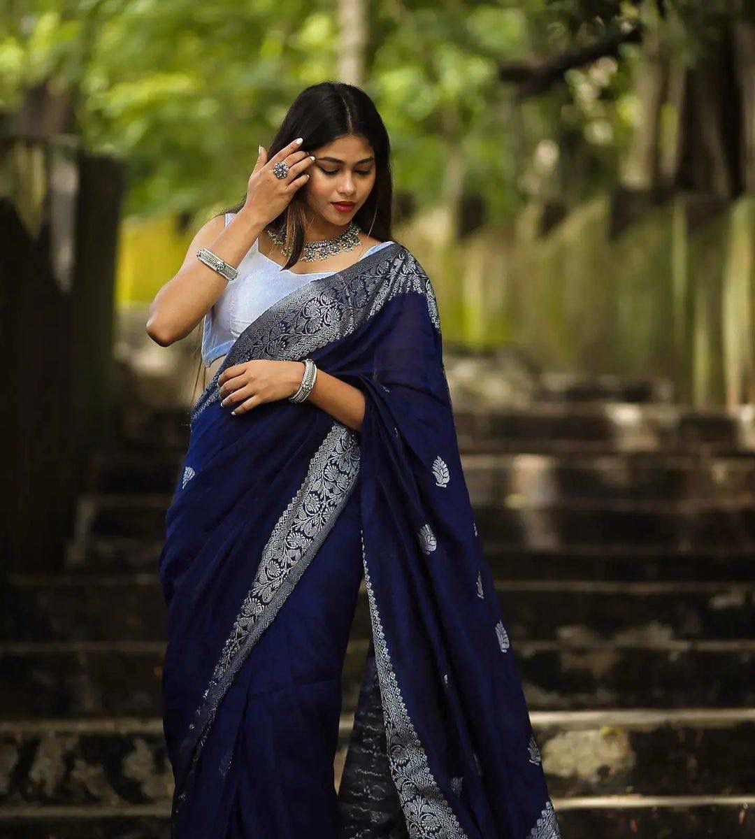 Oratorical Blue Soft Silk Saree With Masterful Blouse Piece