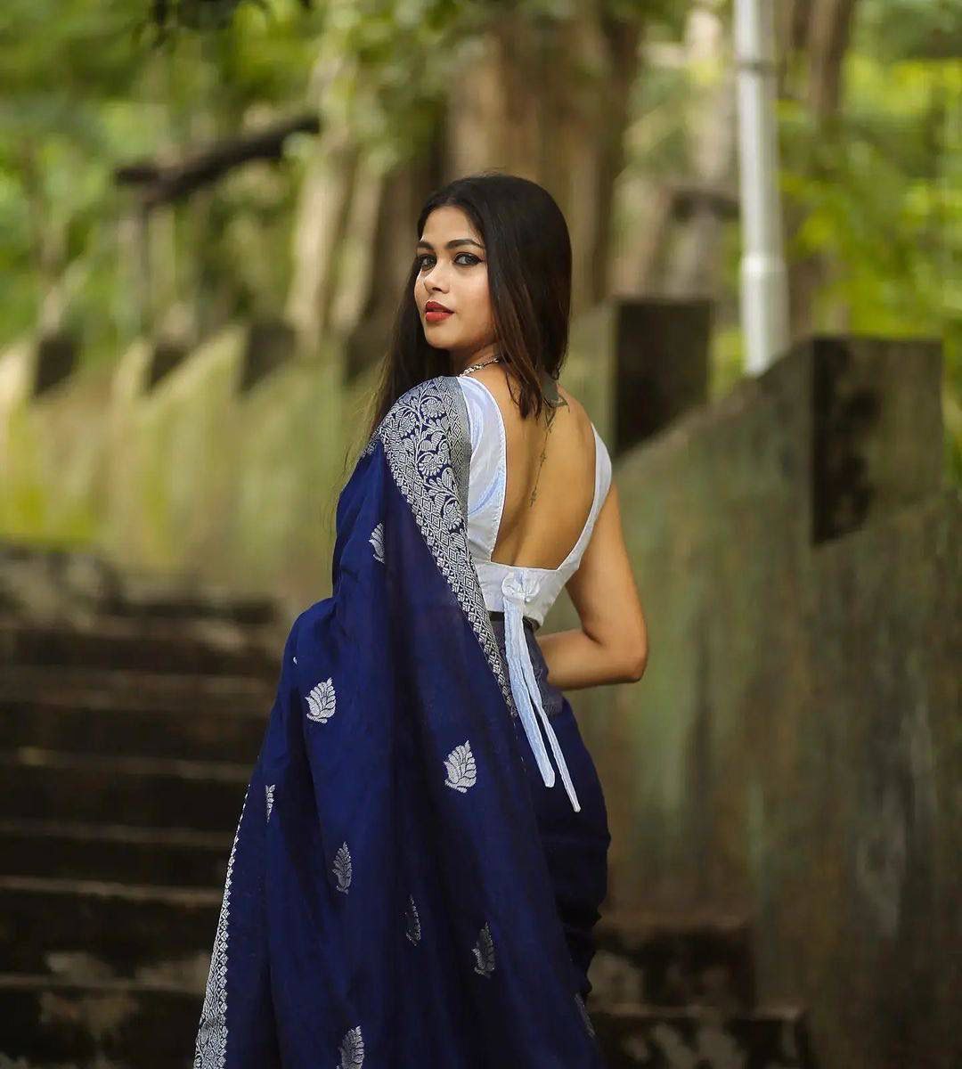 Oratorical Blue Soft Silk Saree With Masterful Blouse Piece