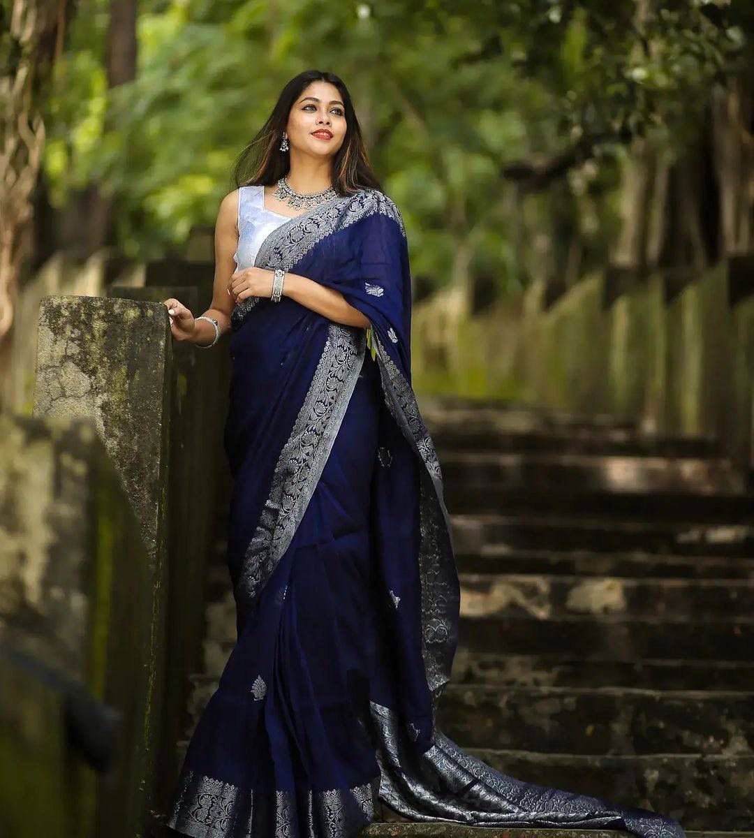 Oratorical Blue Soft Silk Saree With Masterful Blouse Piece
