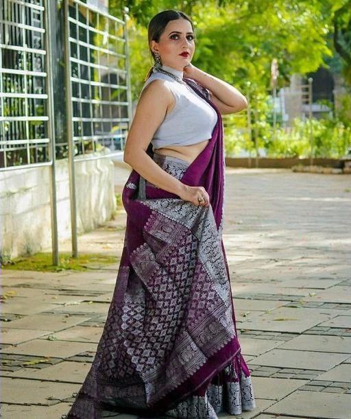 Rhetorical Majenta Soft Silk Saree With Masterful Blouse Piece
