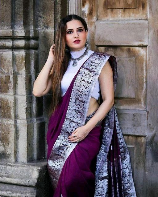Rhetorical Majenta Soft Silk Saree With Masterful Blouse Piece