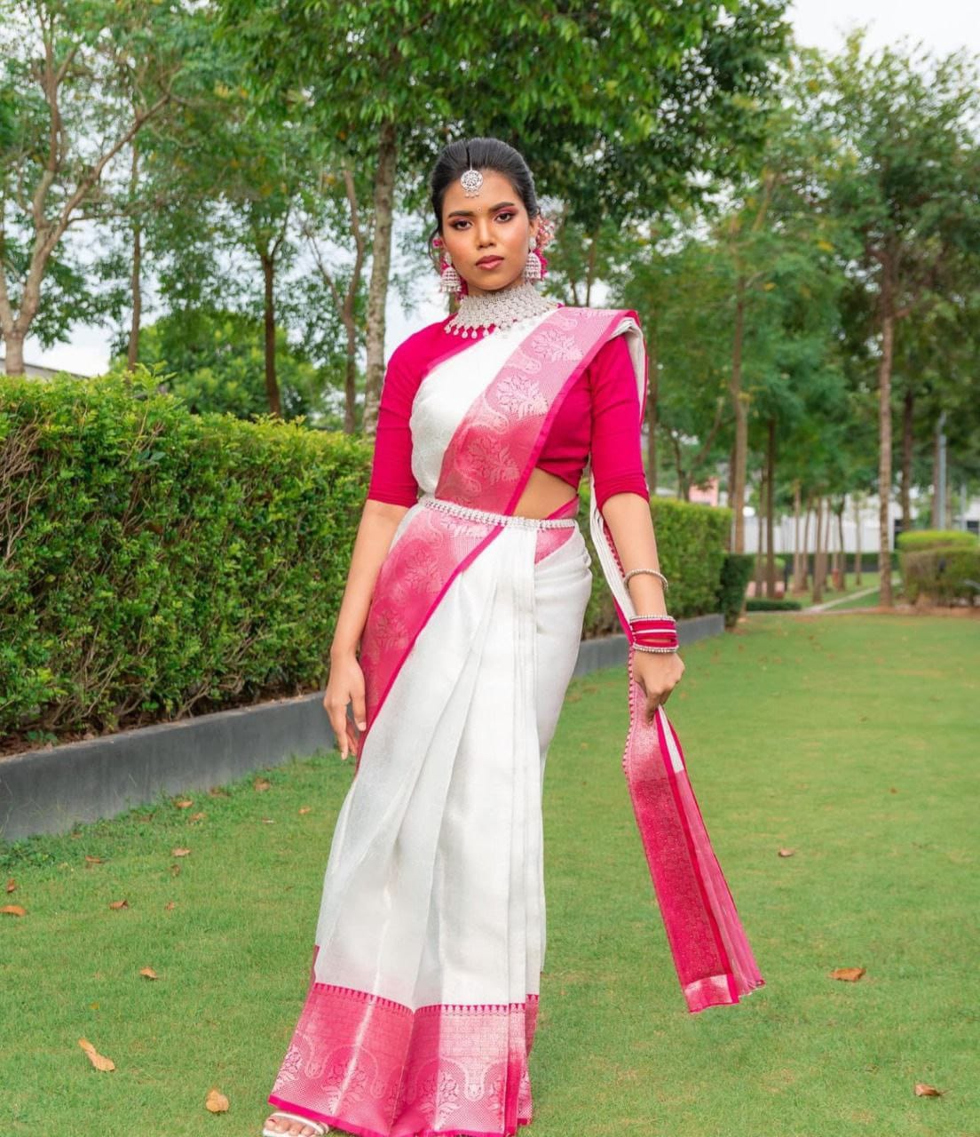 Majestic White Soft Silk Saree With Radiant Blouse Piece