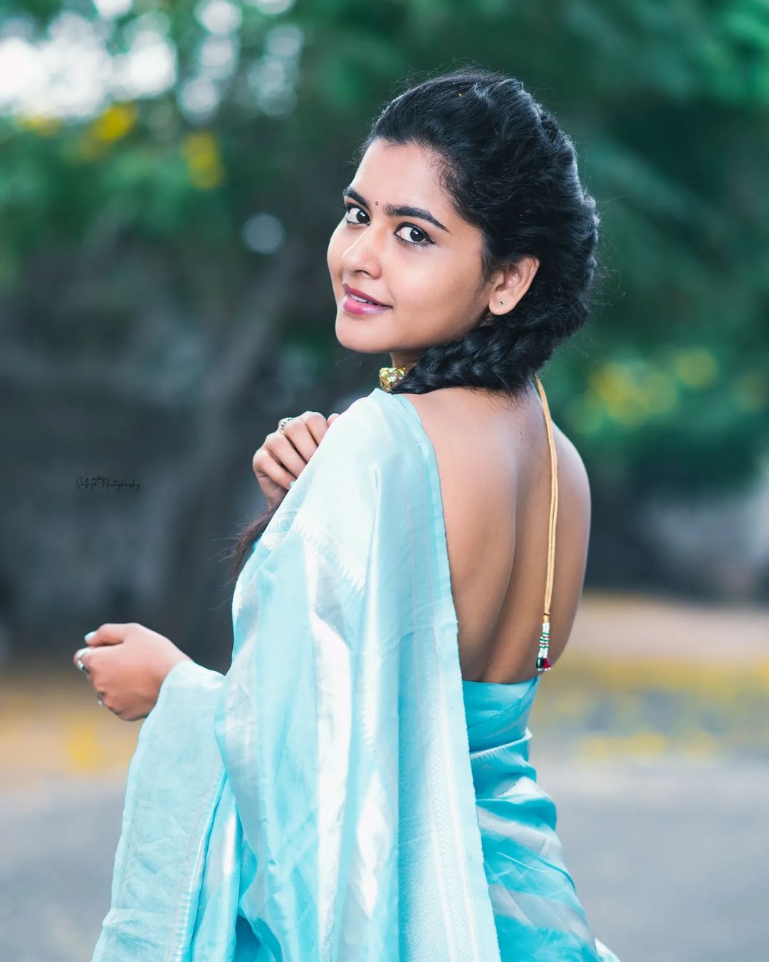 Twinkling Firozi Soft Silk Saree With Glowing Blouse Piece