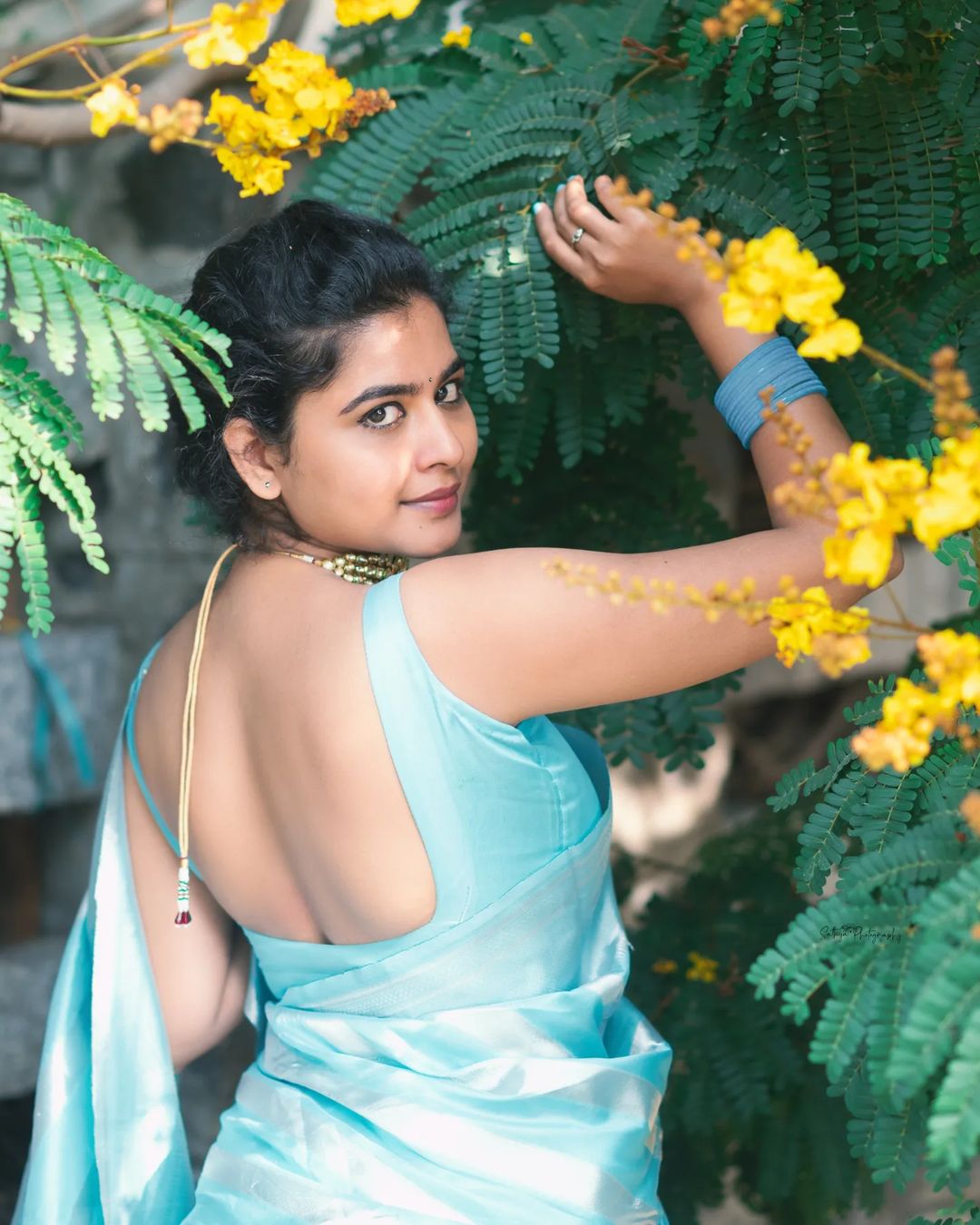 Twinkling Firozi Soft Silk Saree With Glowing Blouse Piece