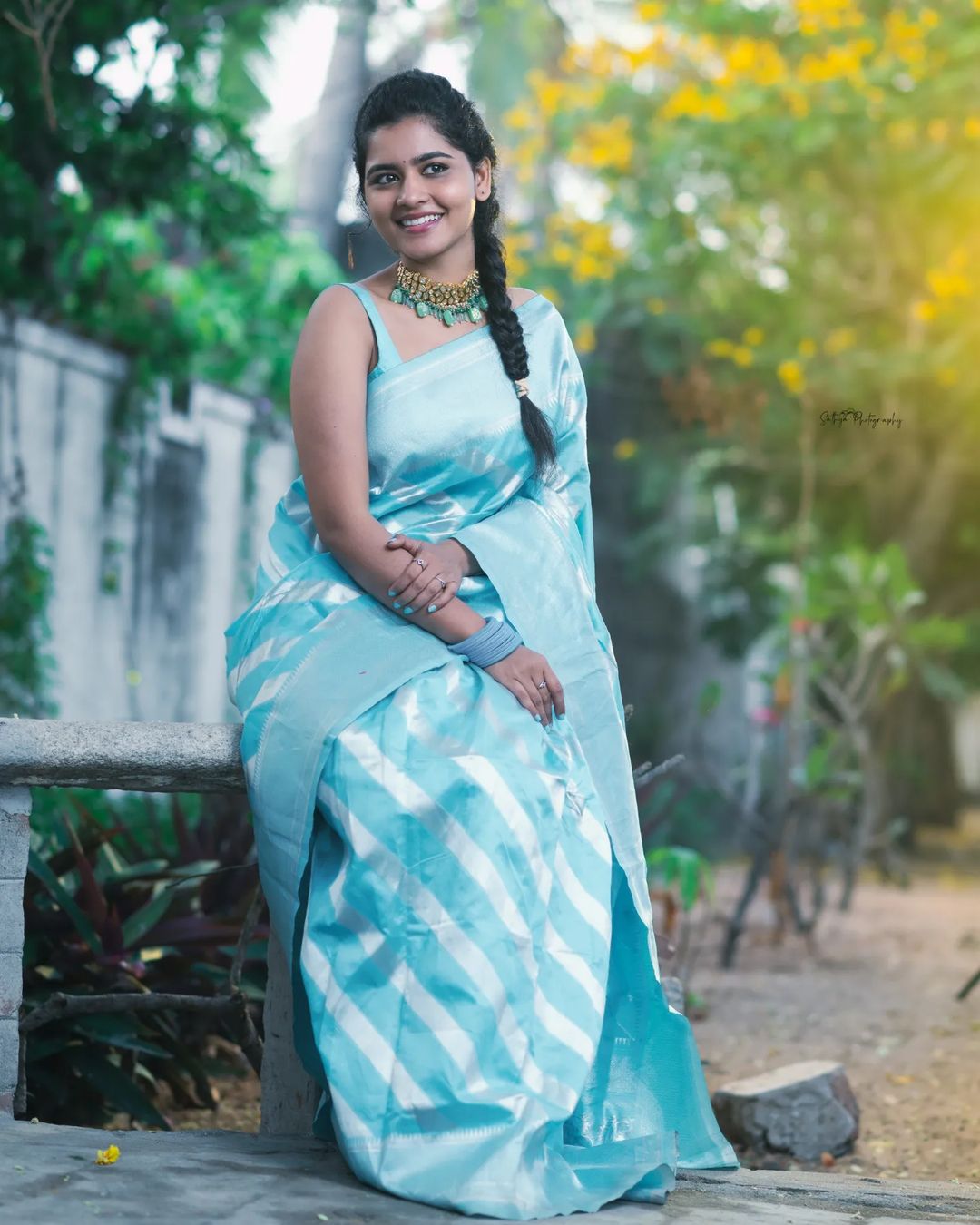 Twinkling Firozi Soft Silk Saree With Glowing Blouse Piece