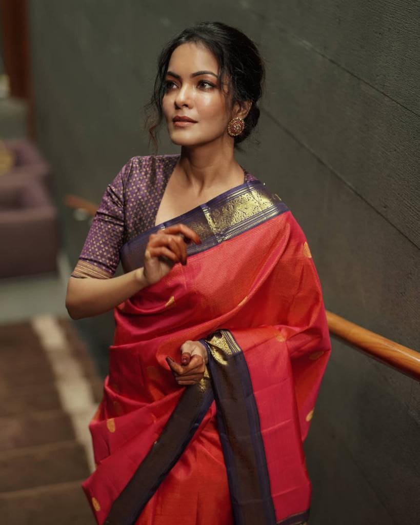 Imperial Red Soft Silk Saree With Glorious Blouse Piece