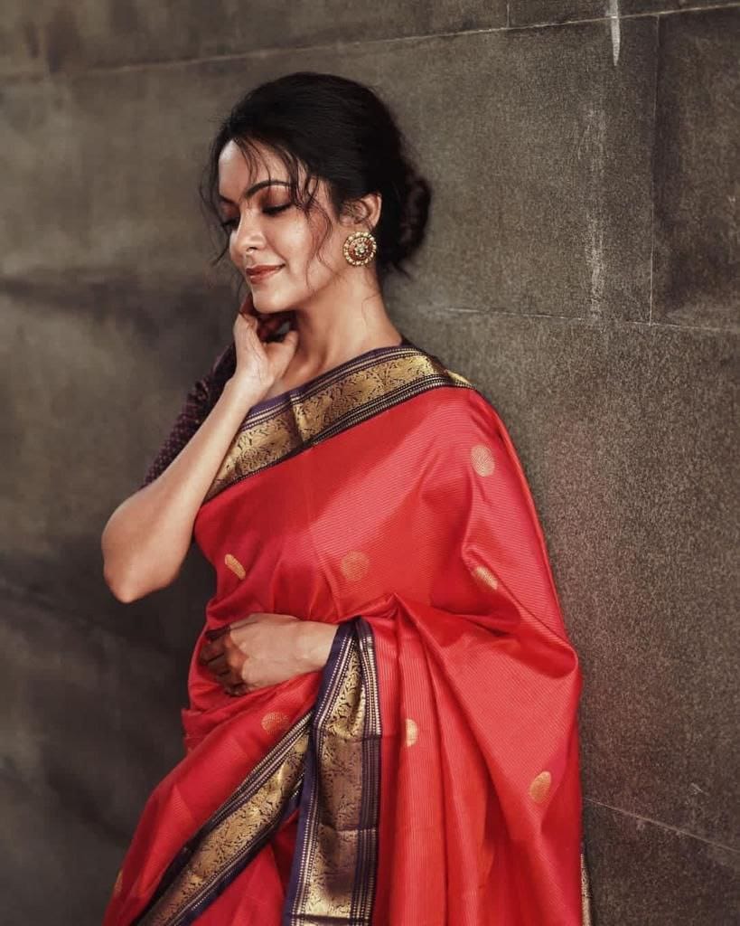 Imperial Red Soft Silk Saree With Glorious Blouse Piece