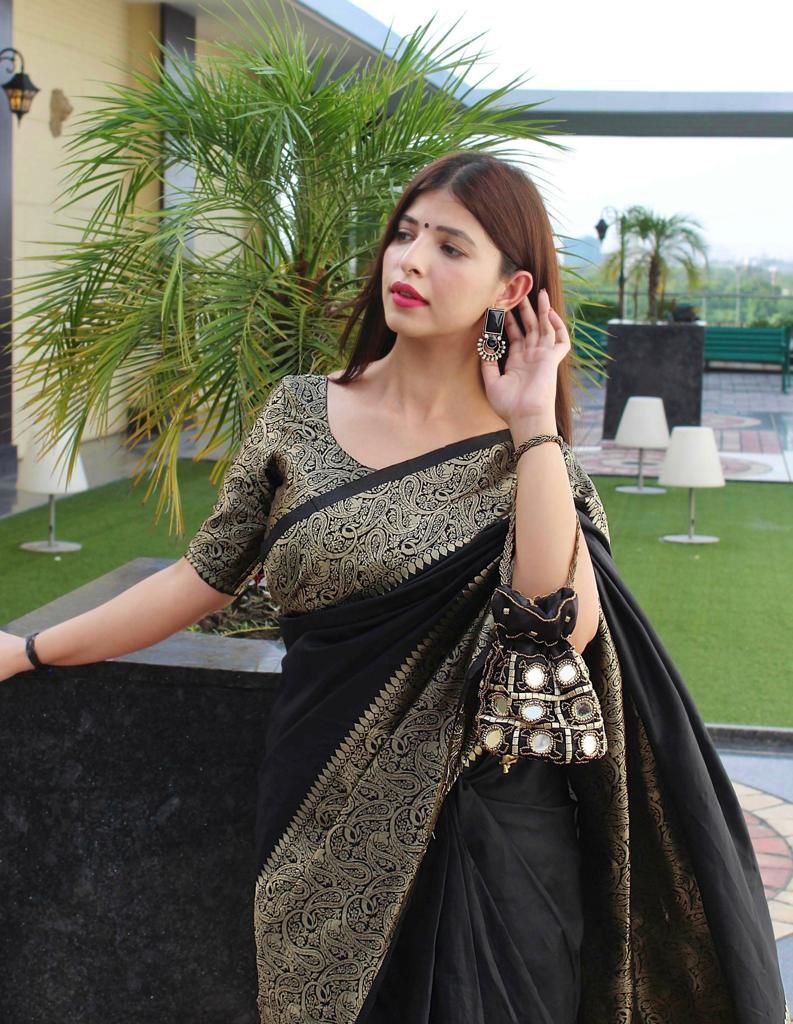 Elegant Black Soft Silk Saree With Splendid Blouse Piece