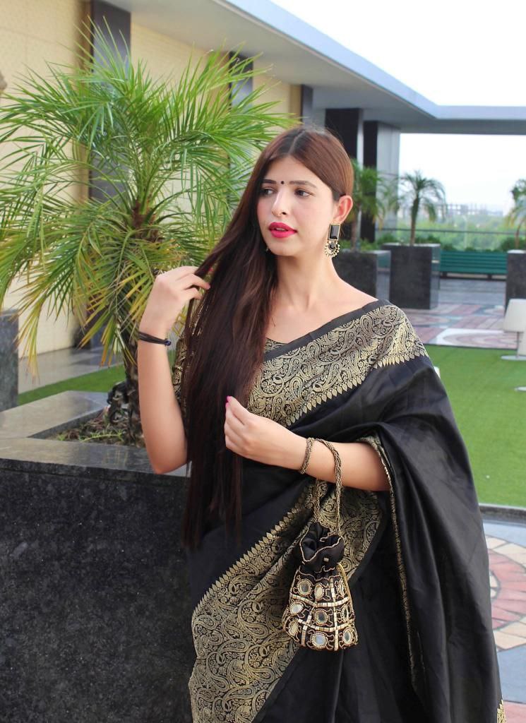 Elegant Black Soft Silk Saree With Splendid Blouse Piece