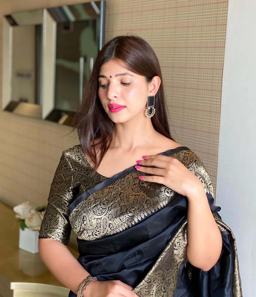 Elegant Black Soft Silk Saree With Splendid Blouse Piece