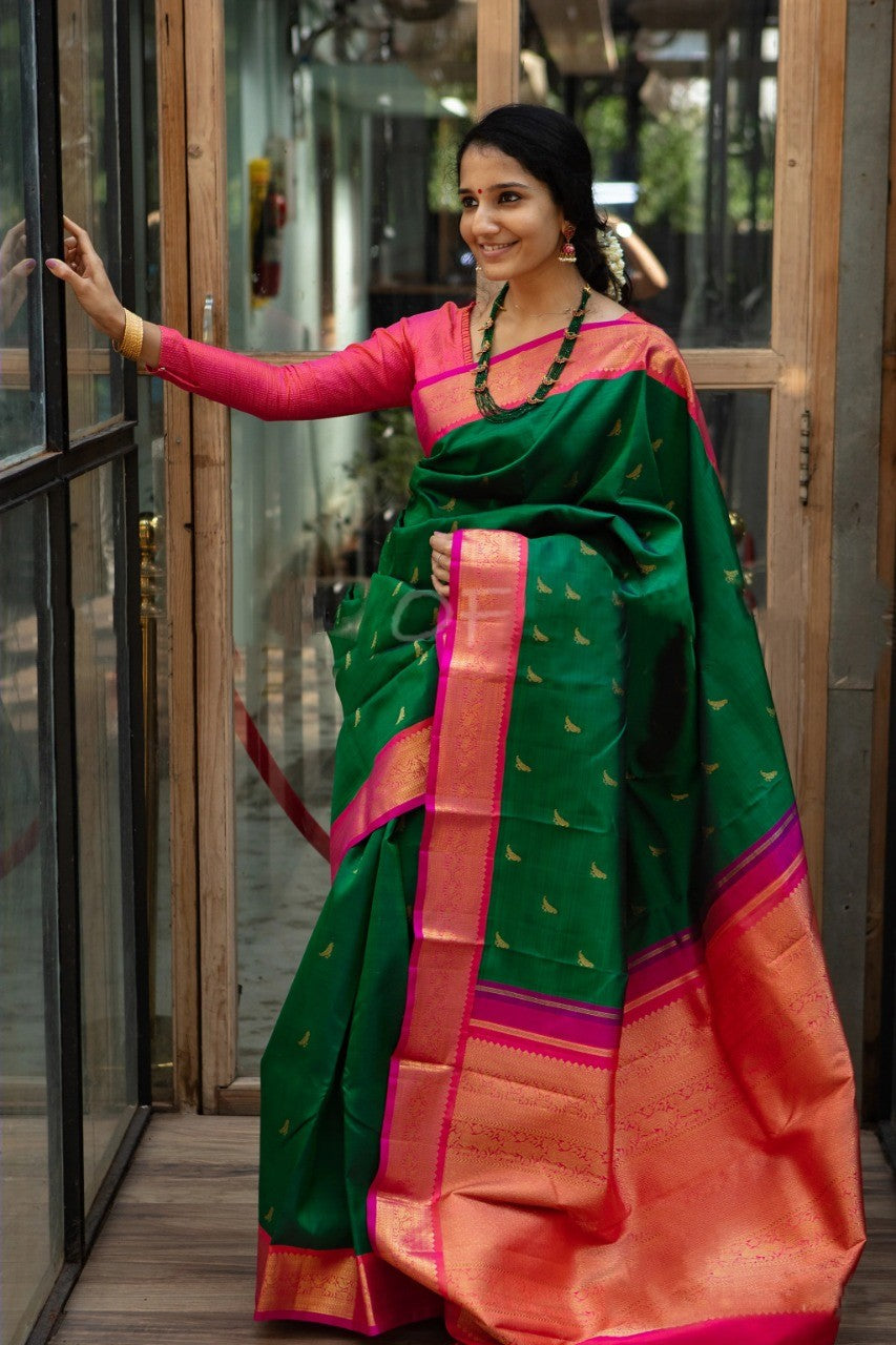 Sublimeness Green Soft Silk Saree With Enrapturingly Blouse Piece
