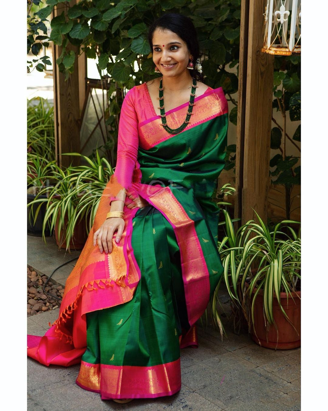 Sublimeness Green Soft Silk Saree With Enrapturingly Blouse Piece