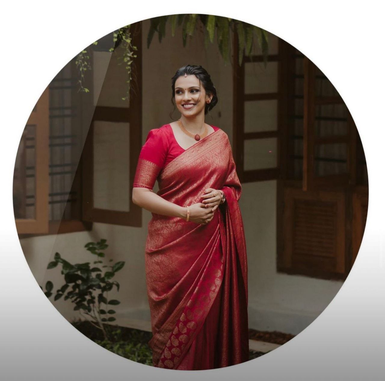 Allurement Red Soft Silk Saree With Attractiveness Blouse Piece