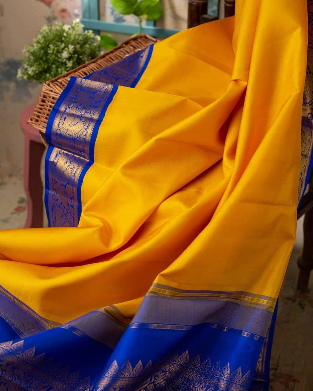 Aesthetic Yellow Soft Silk Saree With Tantalizing Blouse Piece