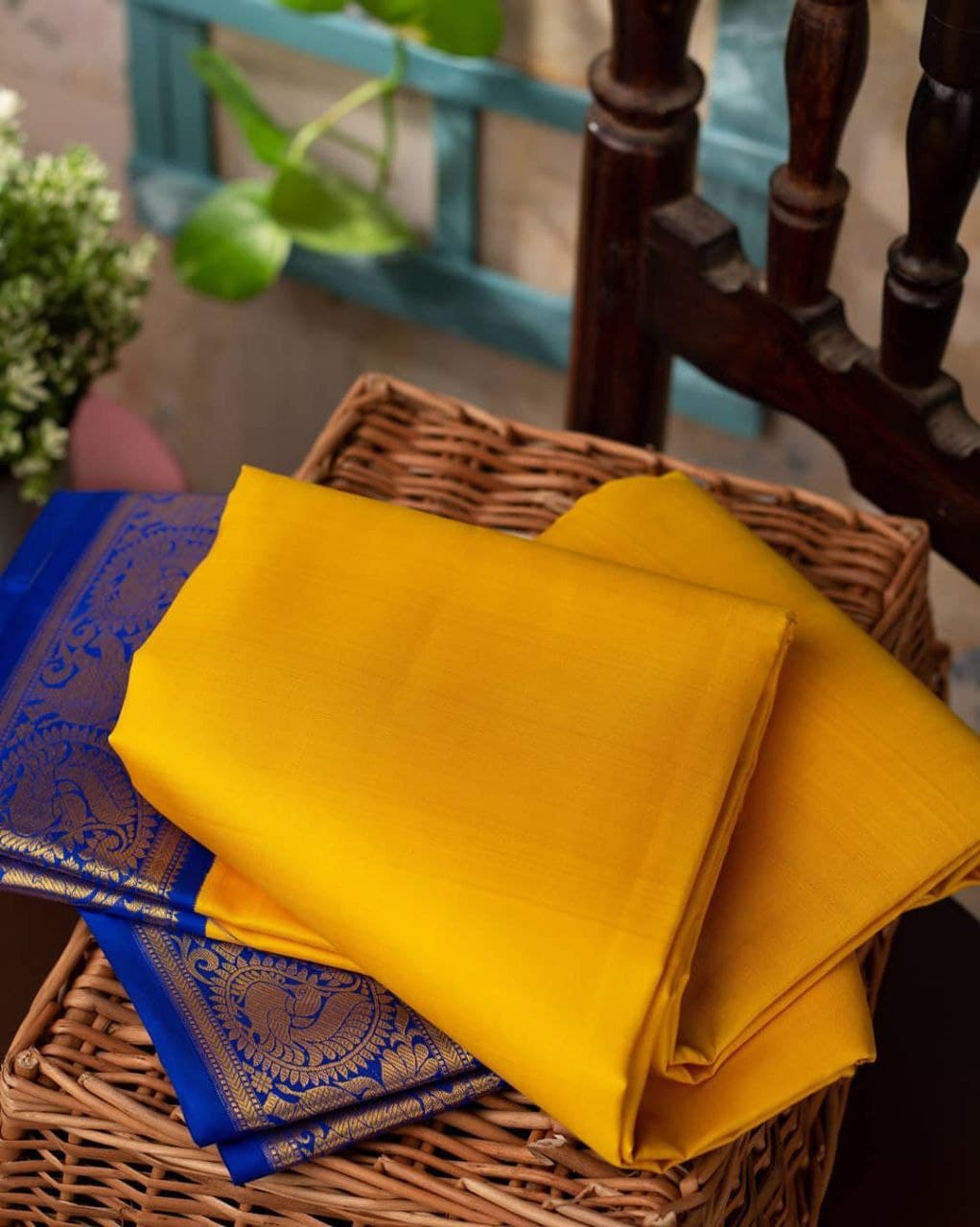 Aesthetic Yellow Soft Silk Saree With Tantalizing Blouse Piece