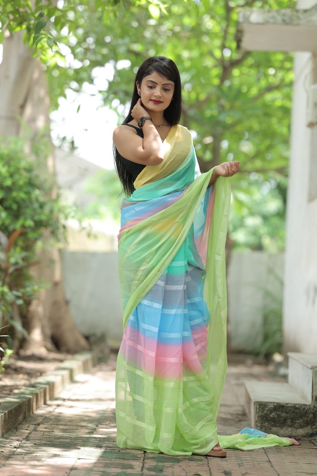 Enrapturing 1-Minute Ready To Wear Parrot Georgette Saree