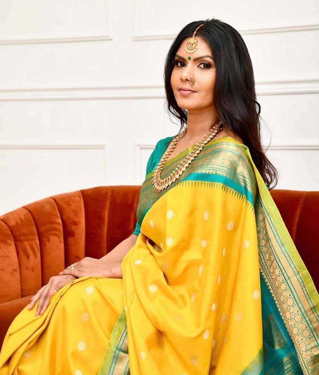 Exquisite Yellow Banarasi Silk Saree With Resplendent Blouse Piece