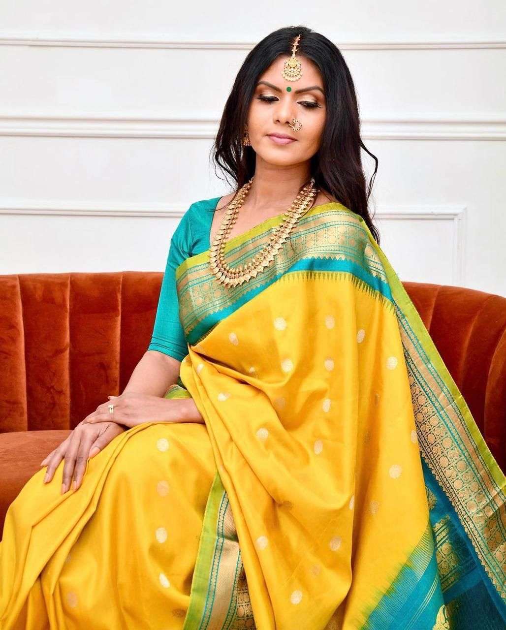 Exquisite Yellow Banarasi Silk Saree With Resplendent Blouse Piece