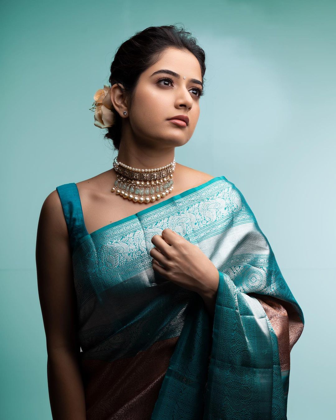 Ineffable Brown Soft Silk Saree With Opulent Blouse Piece