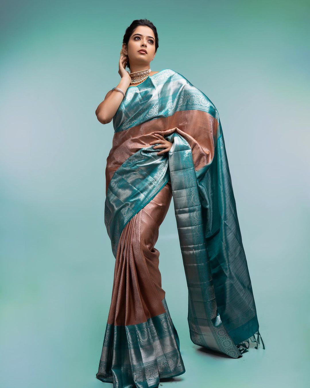 Ineffable Brown Soft Silk Saree With Opulent Blouse Piece