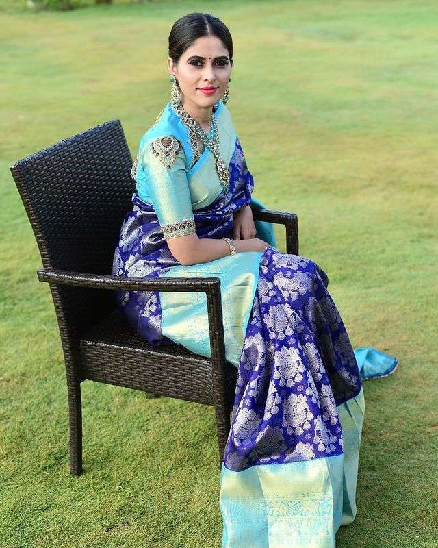 Exceptional Blue Banarasi Silk Saree With Miraculous Blouse Piece