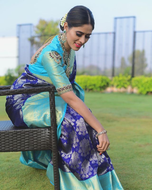 Exceptional Blue Banarasi Silk Saree With Miraculous Blouse Piece